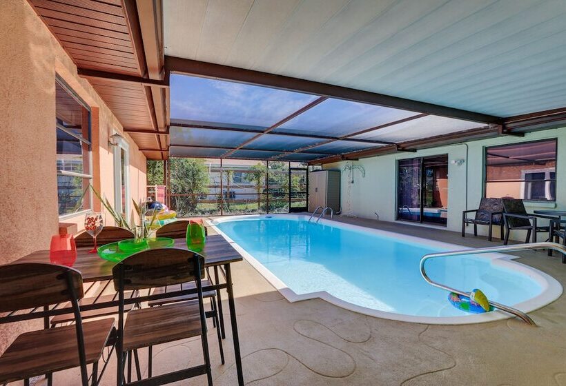 Englewood Duplex With Shared Lanai: 7 Mi To Beach!