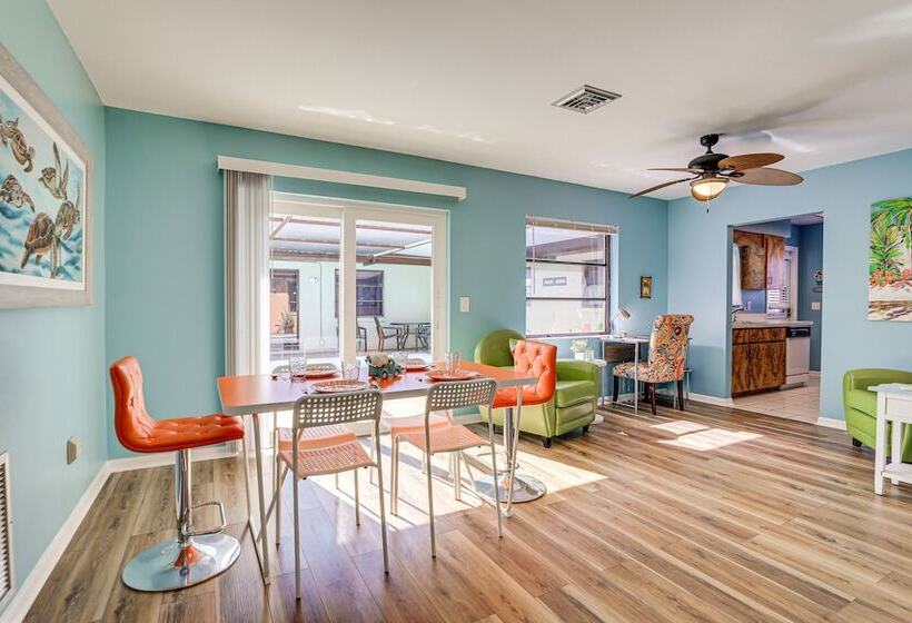 Englewood Duplex With Shared Lanai: 7 Mi To Beach!