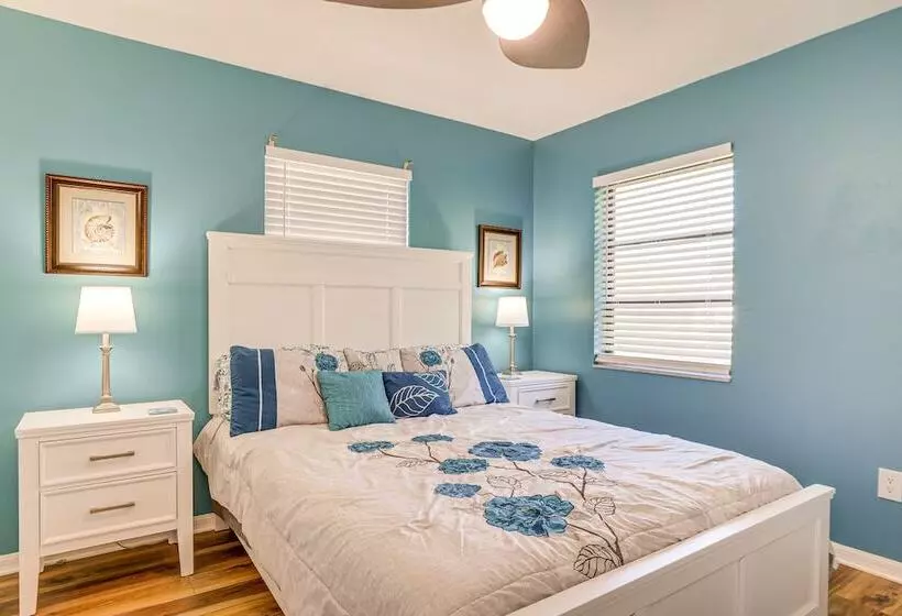 Englewood Duplex With Shared Lanai: 7 Mi To Beach!