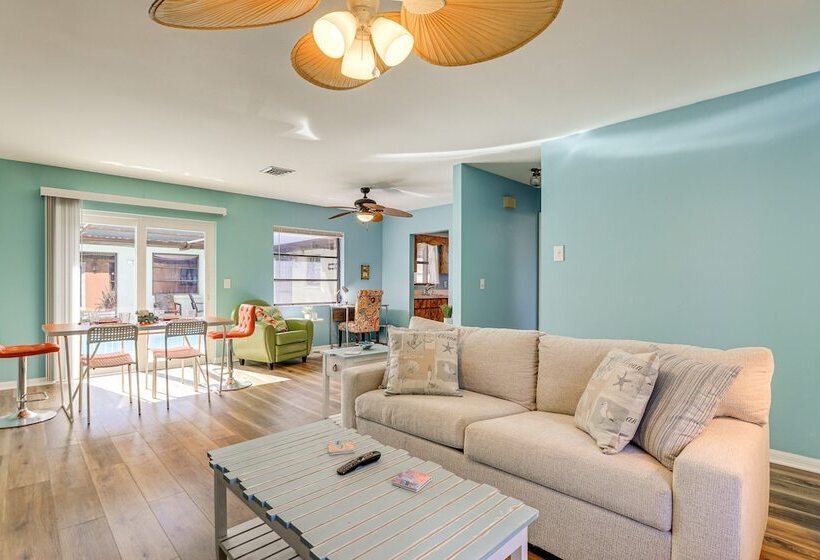 Englewood Duplex With Shared Lanai: 7 Mi To Beach!