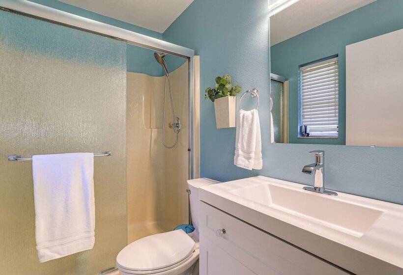 Englewood Duplex With Shared Lanai: 7 Mi To Beach!