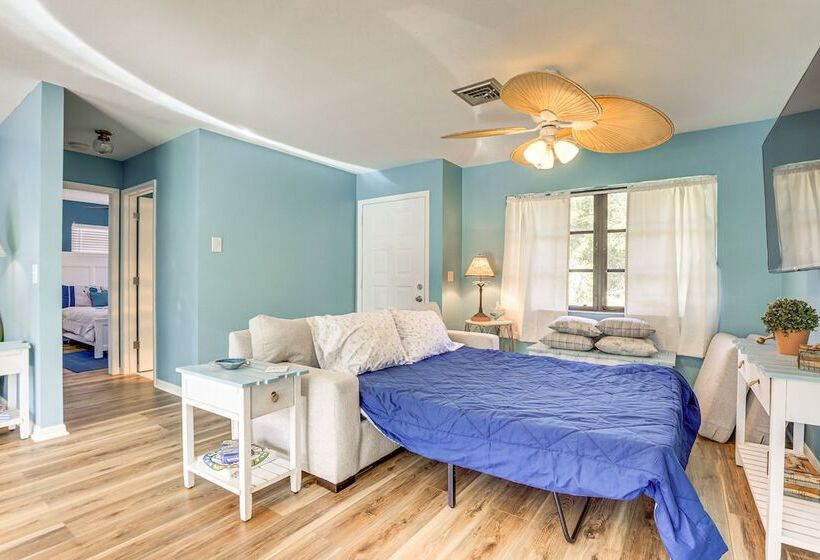 Englewood Duplex With Shared Lanai: 7 Mi To Beach!