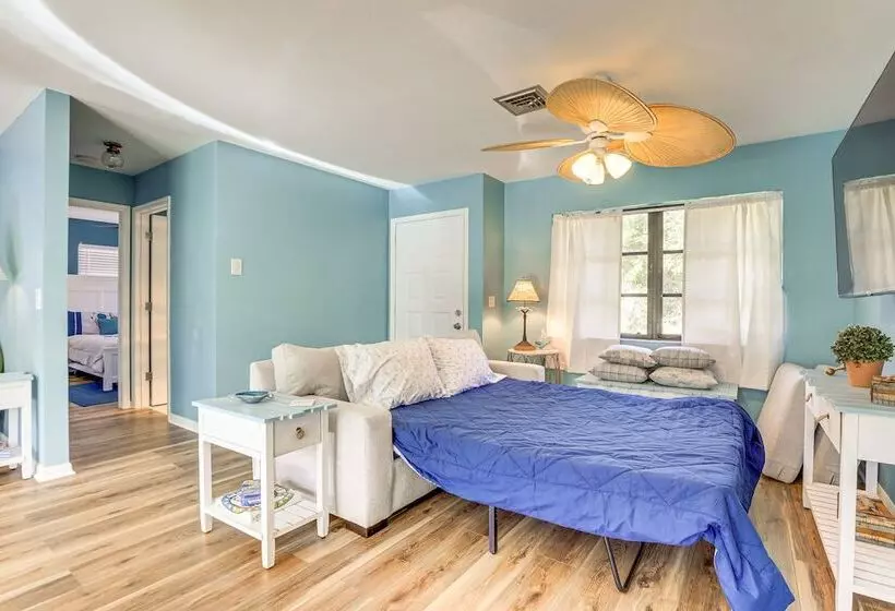 Englewood Duplex With Shared Lanai: 7 Mi To Beach!