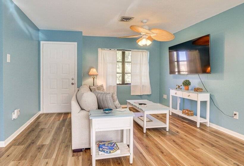 Englewood Duplex With Shared Lanai: 7 Mi To Beach!