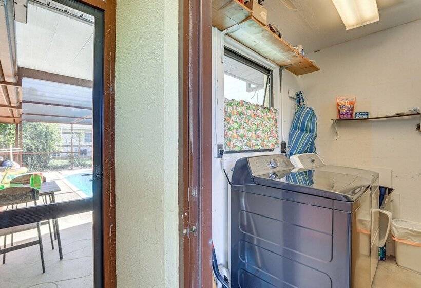 Englewood Duplex With Shared Lanai: 7 Mi To Beach!