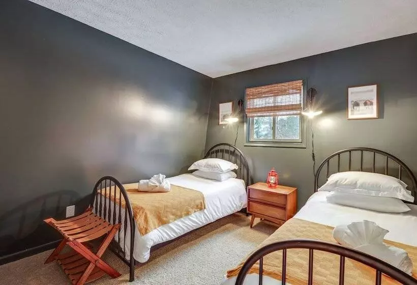 Family Home In Long Pond W/ Fire Pit & Lake Access