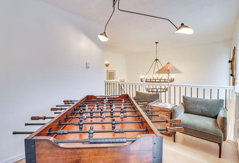 Family Home In Long Pond W/ Fire Pit & Lake Access