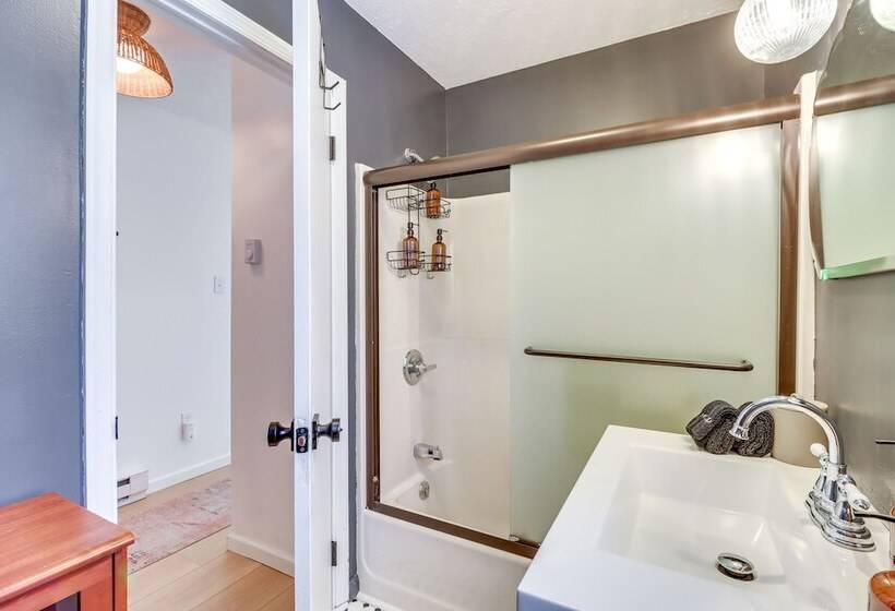 Family Home In Long Pond W/ Fire Pit & Lake Access