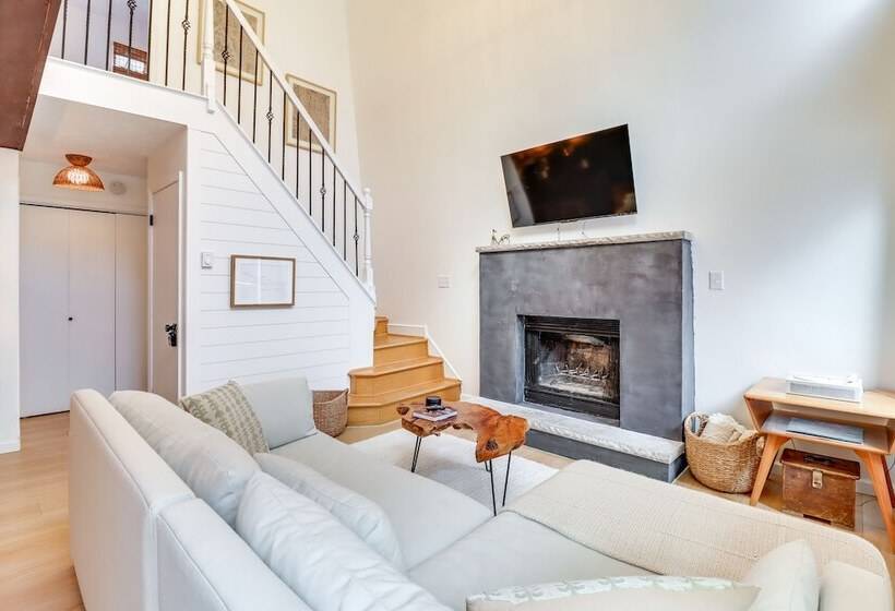 Family Home In Long Pond W/ Fire Pit & Lake Access