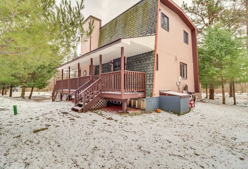 Family Home In Long Pond W/ Fire Pit & Lake Access