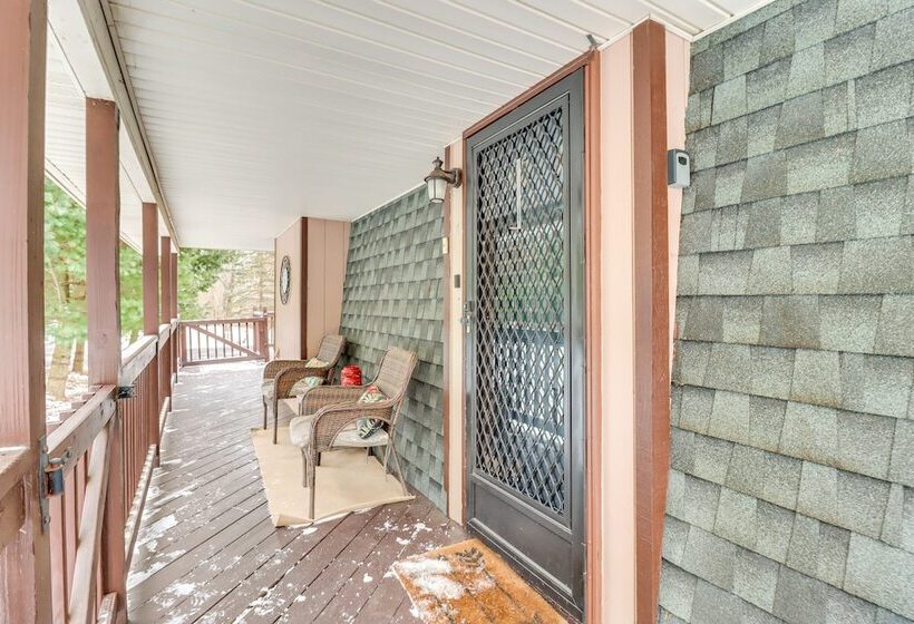 Family Home In Long Pond W/ Fire Pit & Lake Access