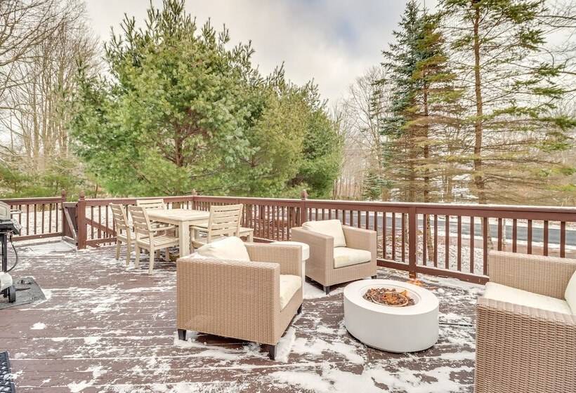 Family Home In Long Pond W/ Fire Pit & Lake Access