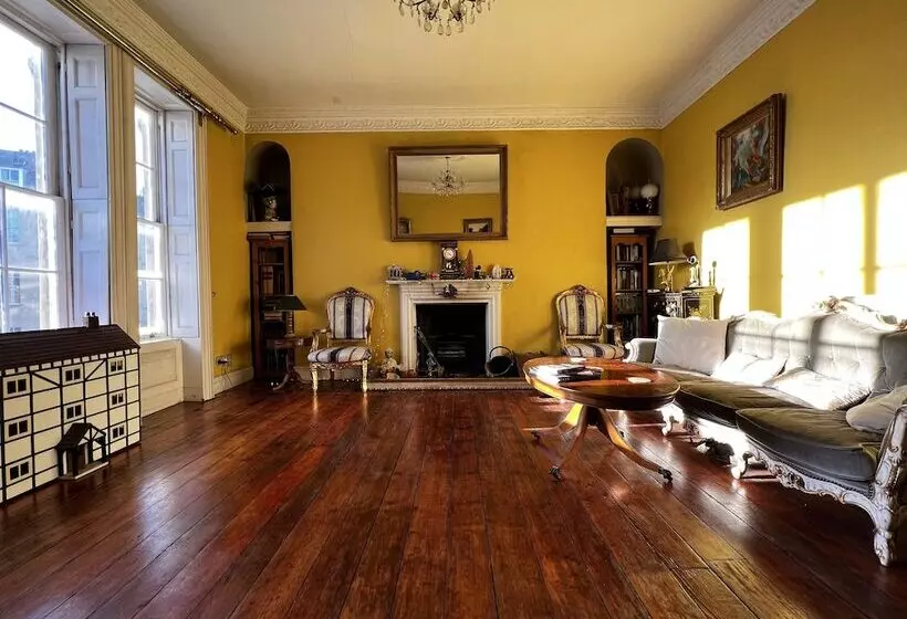 هتل Central Bath Georgian Rooms