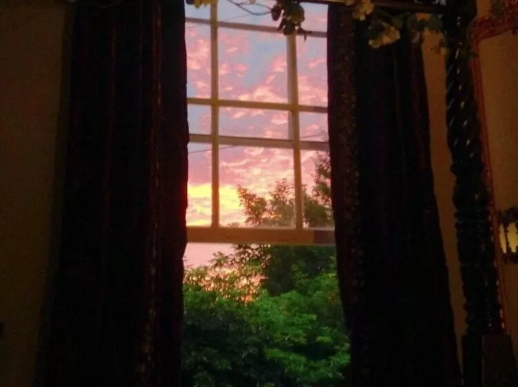 هتل Central Bath Georgian Rooms