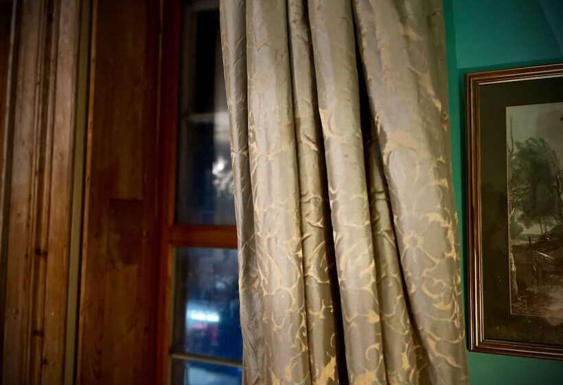 בית מלון כפרי Central Bath Georgian Rooms