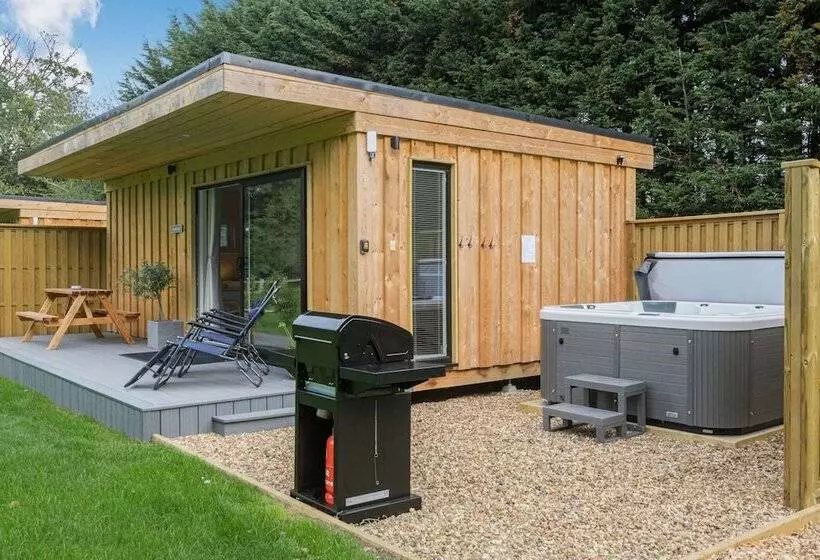 Hotelli City To Country Retreat Luxury Lodge With Hot Tub