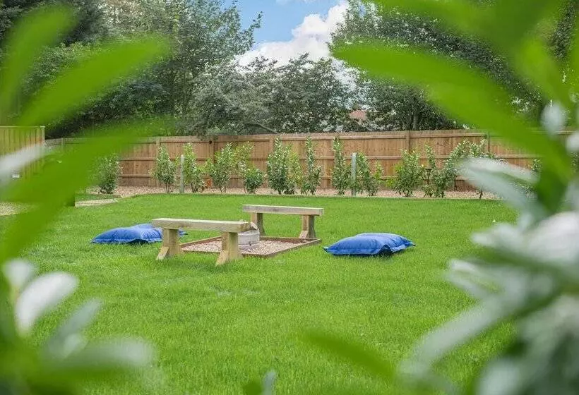 Hotelli City To Country Retreat Luxury Lodge With Hot Tub