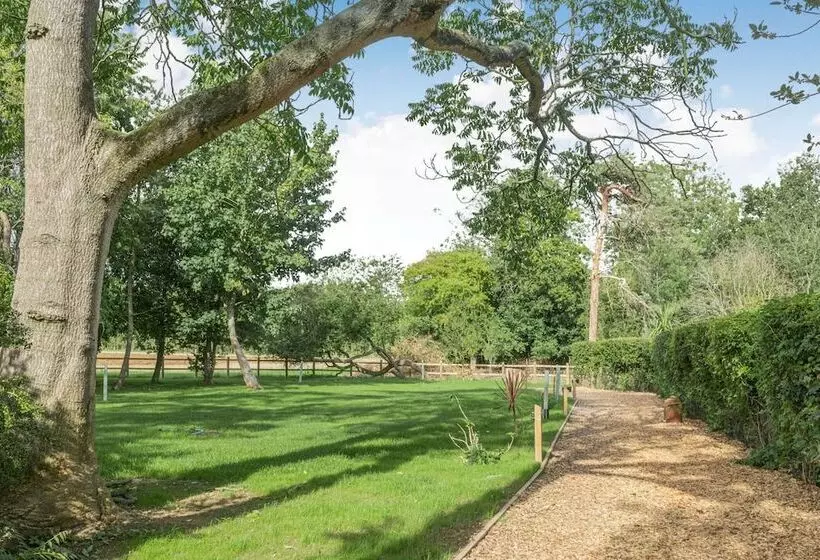 Hotelli City To Country Retreat Luxury Lodge With Hot Tub