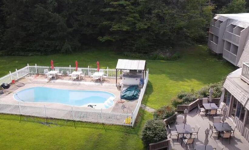 בית מלון כפרי Grey Bonnet Inn