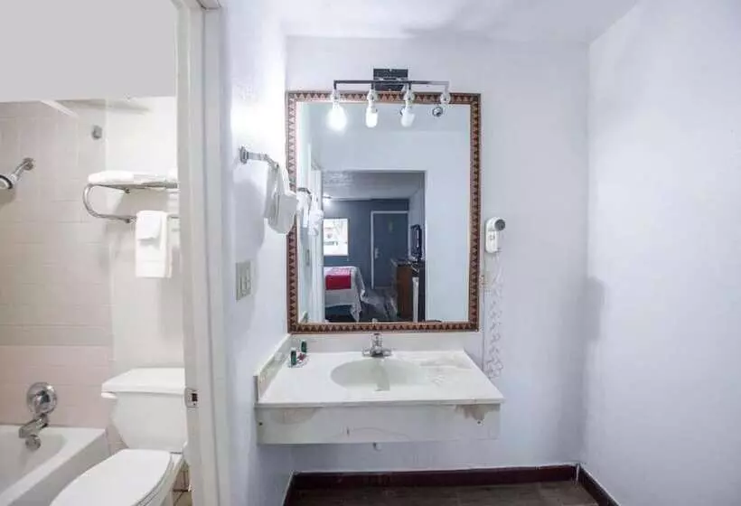 Hotelli O Daylight Inn Elkhart I-90, In