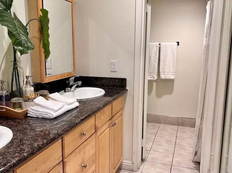 Hotelli Palm Desert Suites