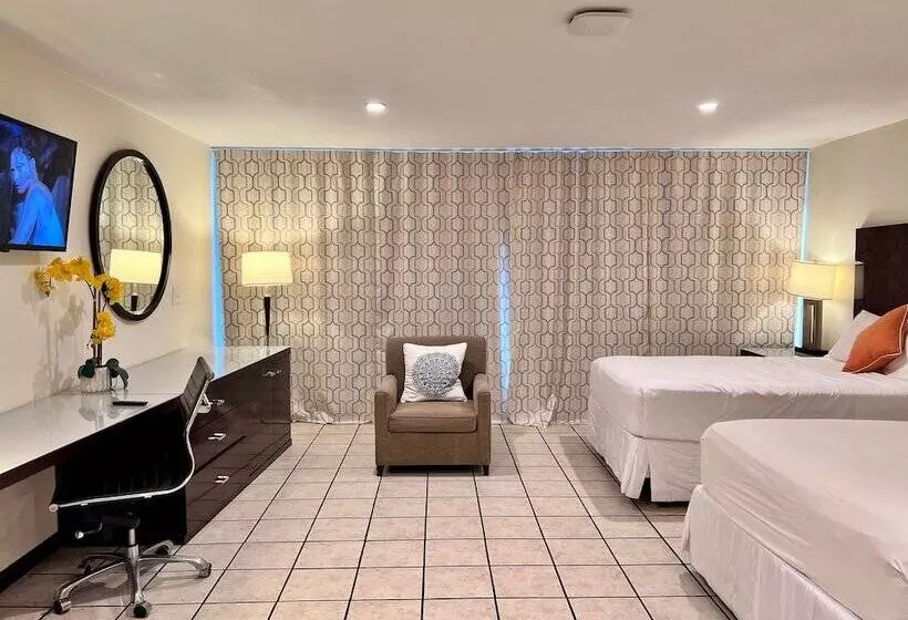 Hotelli Palm Desert Suites