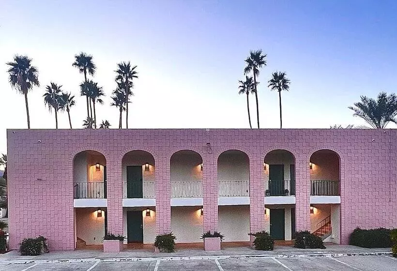Hotelli Palm Desert Suites