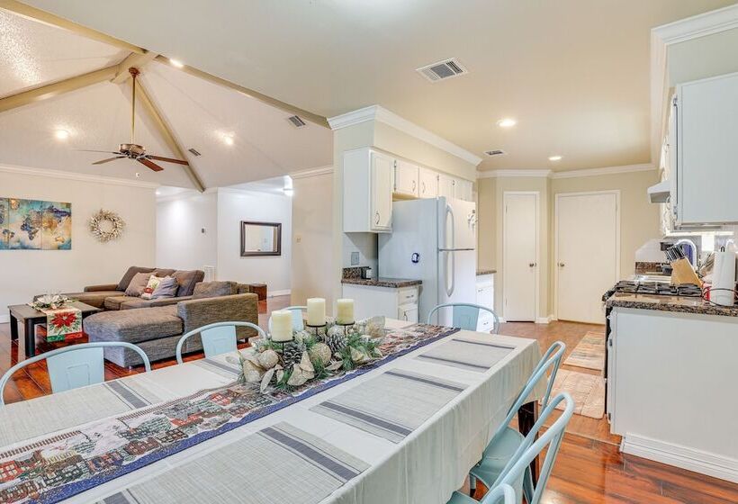 Houston Home W/ Screened Porch, Near Sugar Land!