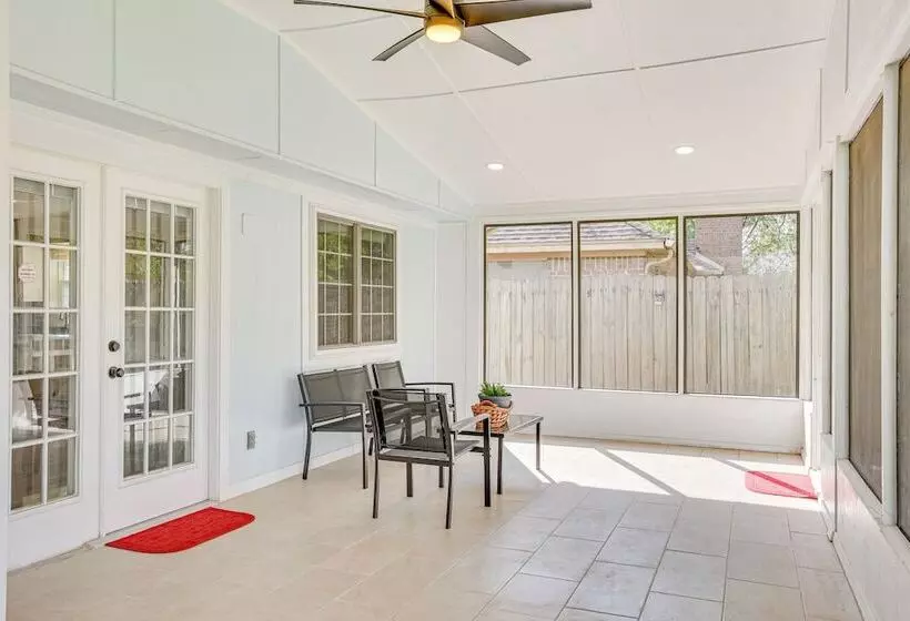 Houston Home W/ Screened Porch, Near Sugar Land!
