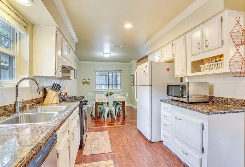 Houston Home W/ Screened Porch, Near Sugar Land!