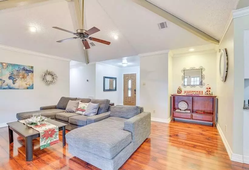 Houston Home W/ Screened Porch, Near Sugar Land!