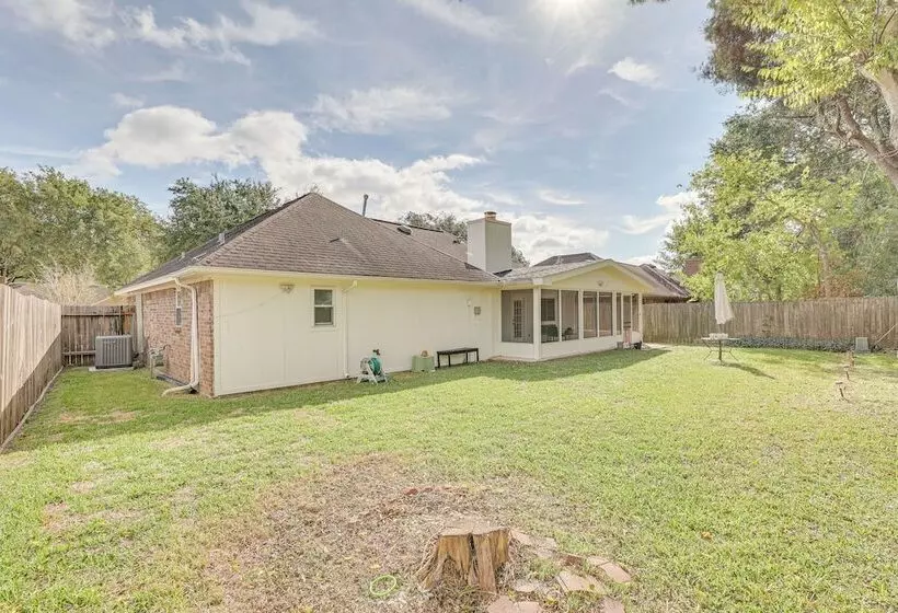 Houston Home W/ Screened Porch, Near Sugar Land!