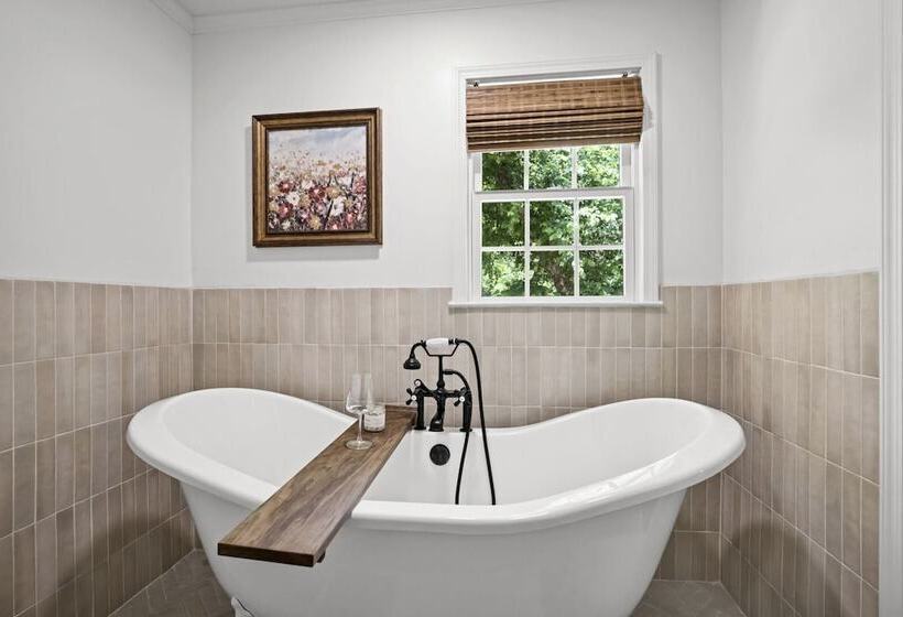 Hummingbird Home By Avantstay Boat House + Dock