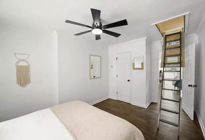 Hummingbird Home By Avantstay Boat House + Dock