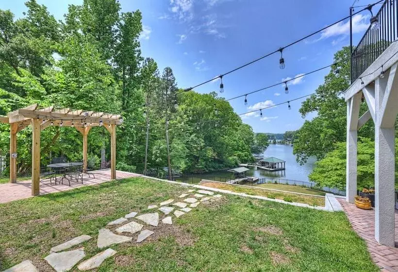 Hummingbird Home By Avantstay Boat House + Dock