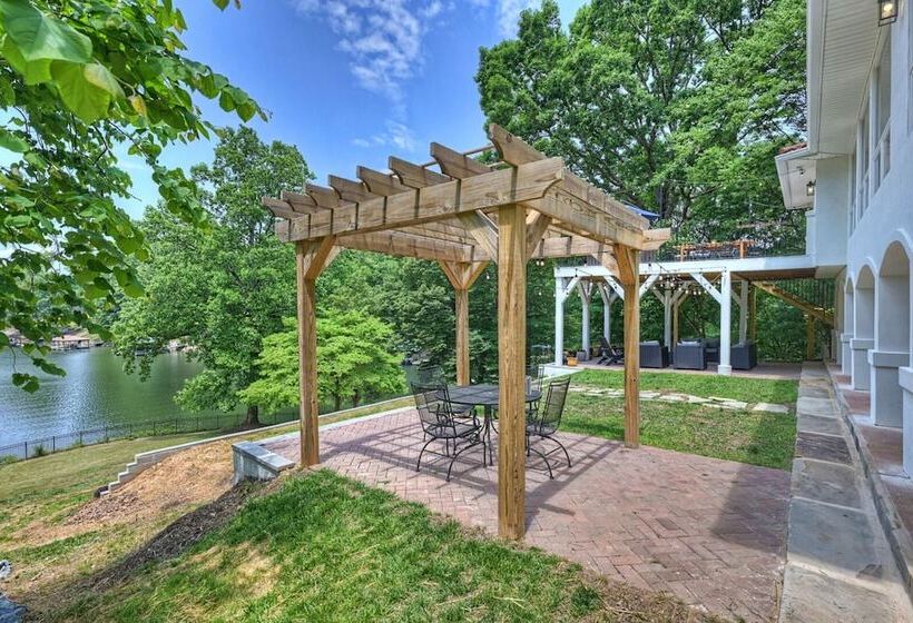 Hummingbird Home By Avantstay Boat House + Dock