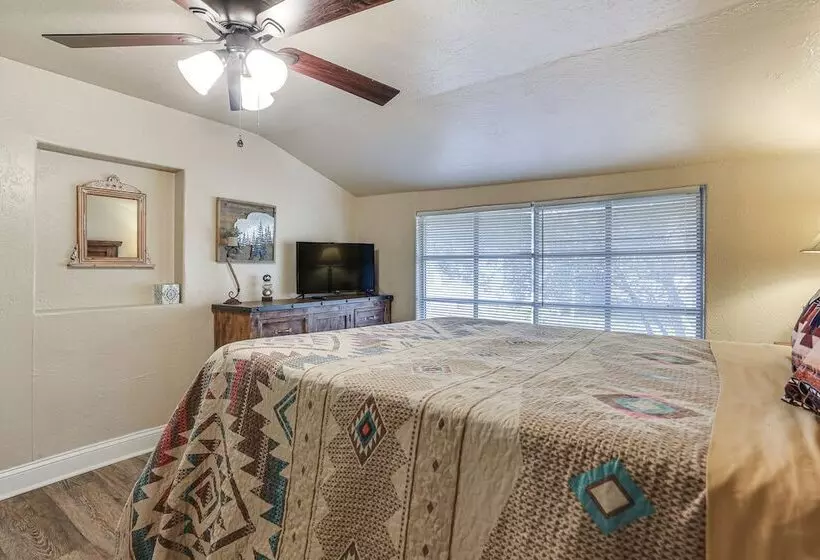 ~ 3 Mi To Lake Texoma: Kingston Family Retreat