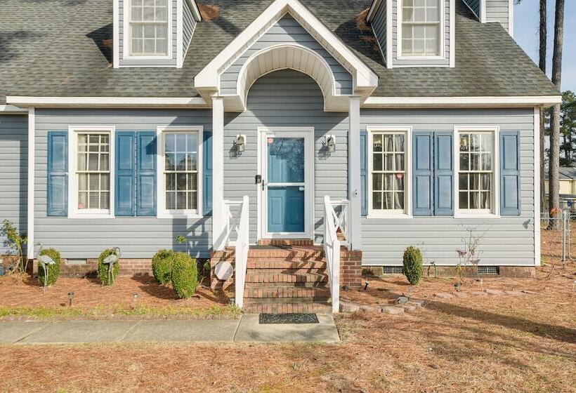 Lovely Fayetteville Home: Deck & Fireplace!