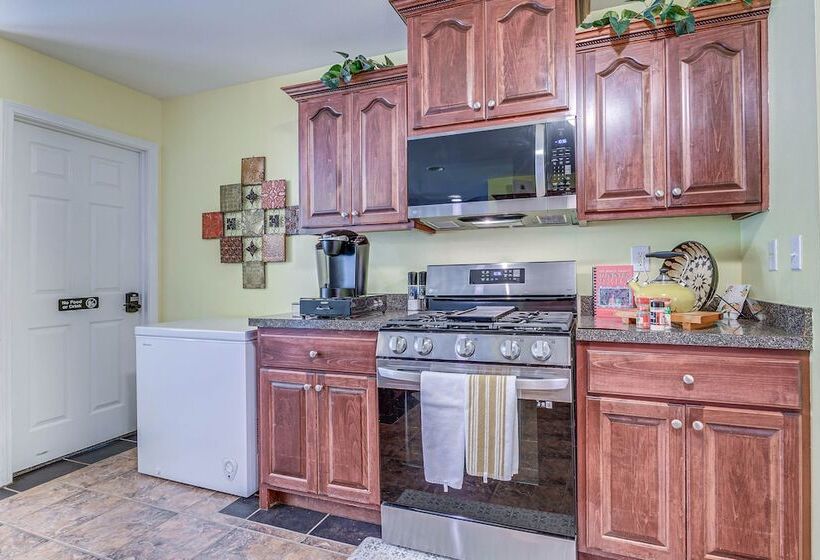 Lovely Prichard Home W/ Yard, Grill & Fireplace!