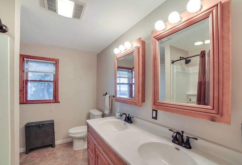 Menominee Waterfront Home W/ Private Beach Access!