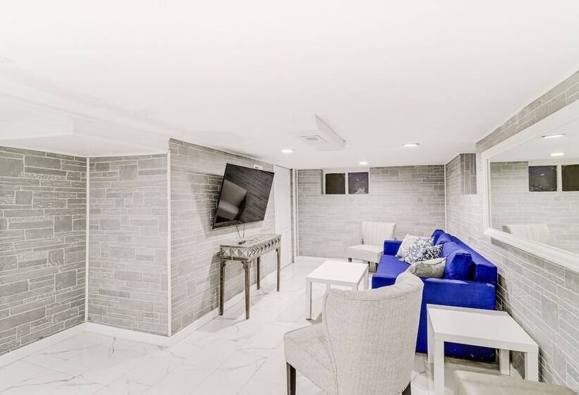 Michigan Retreat W/ Screened In Porch, Near Lakes!