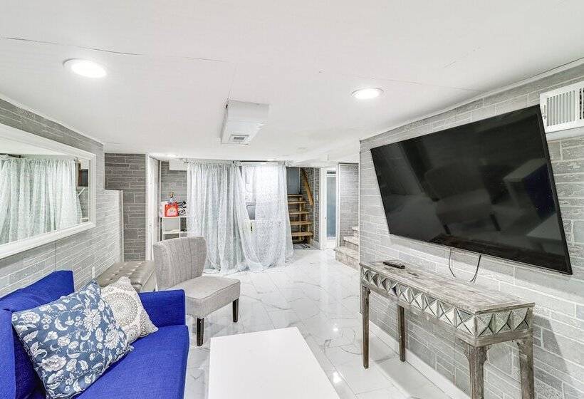 Michigan Retreat W/ Screened In Porch, Near Lakes!