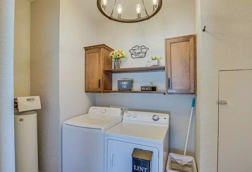 Modern Bloomington Home ~ 10 Mi To Bear Lake!