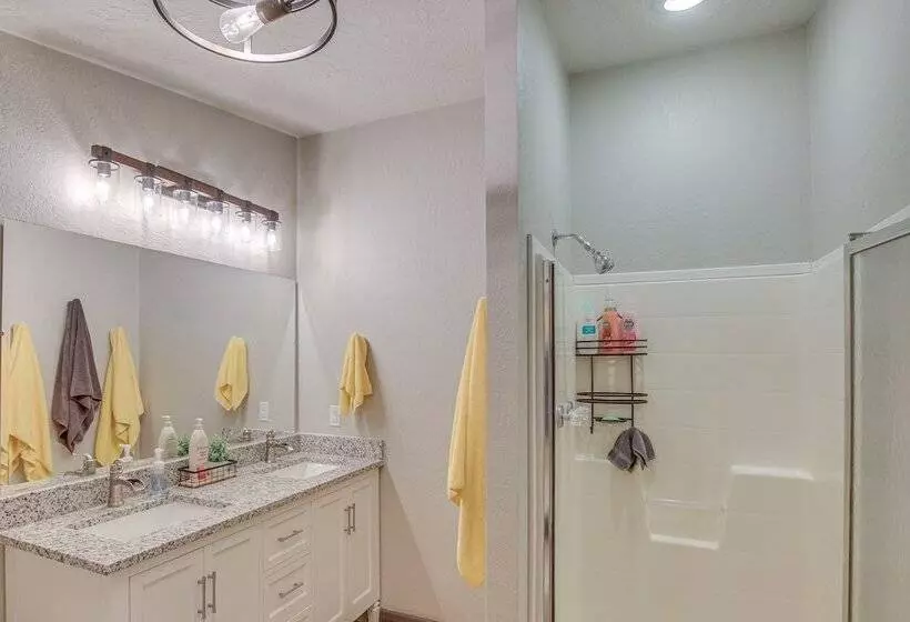 Modern Bloomington Home ~ 10 Mi To Bear Lake!