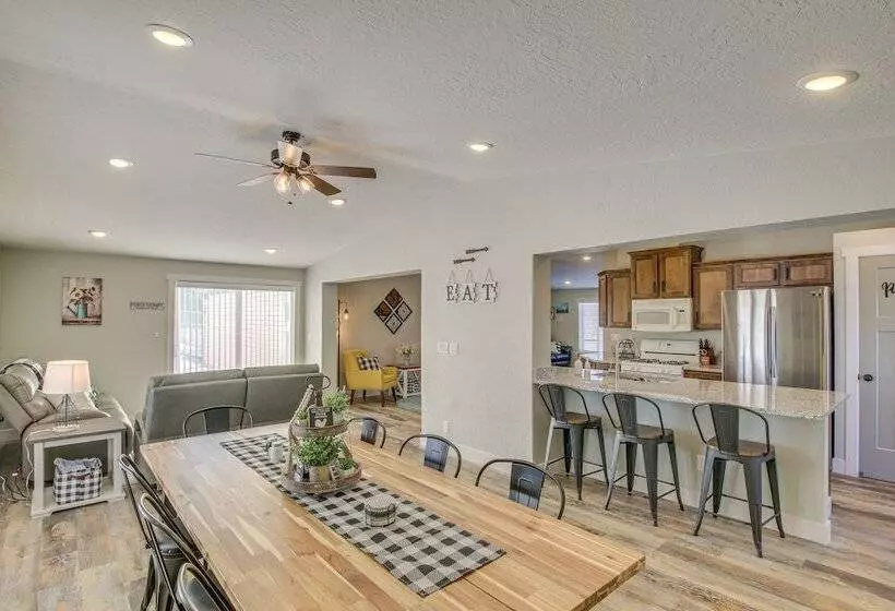 Modern Bloomington Home ~ 10 Mi To Bear Lake!