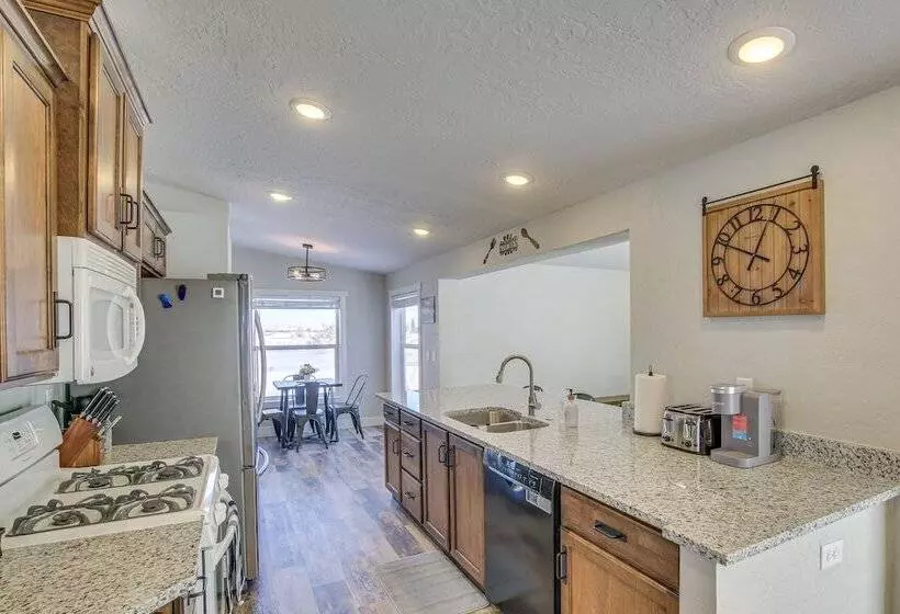 Modern Bloomington Home ~ 10 Mi To Bear Lake!