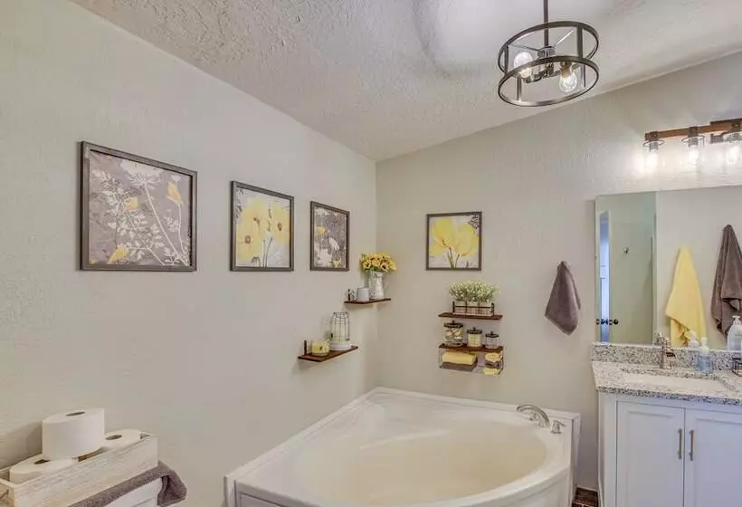 Modern Bloomington Home ~ 10 Mi To Bear Lake!