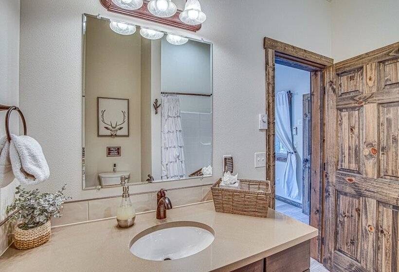 Modern Ronald Cabin Retreat W/ Community Amenities