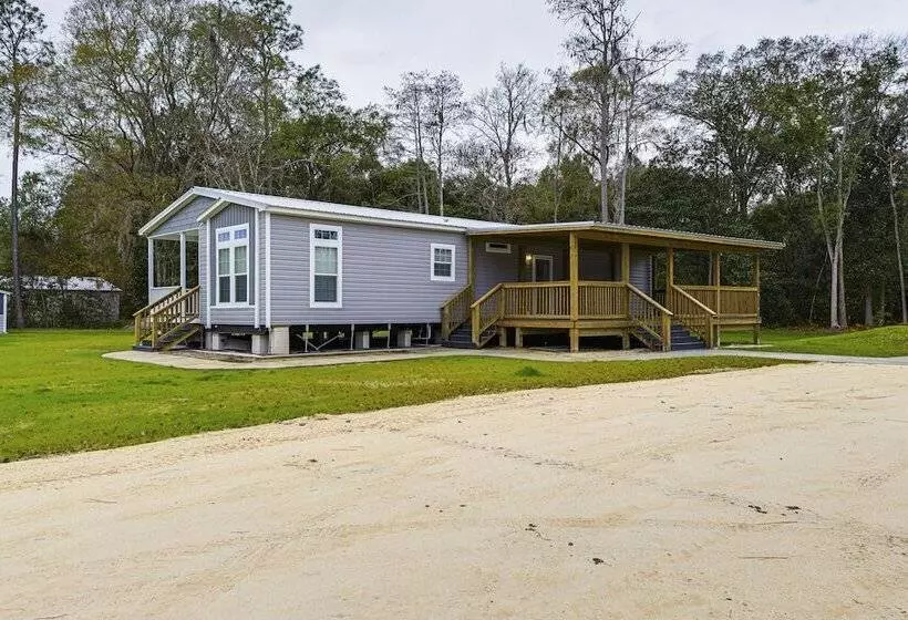 Peaceful Starke Retreat W/ Deck: 6 Mi To Downtown!