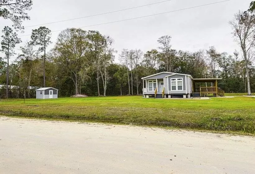 Peaceful Starke Retreat W/ Deck: 6 Mi To Downtown!